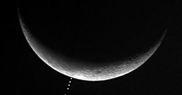 احتجاب كوكب الزهرة خلف القمر الخميس 30 حزيران/ يونيو 2011