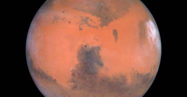 فوهة نيزكية غريبة على سطح المريخ